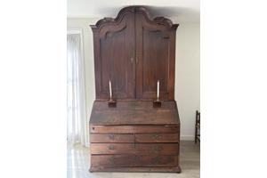 Kast met kuif los aanwezig