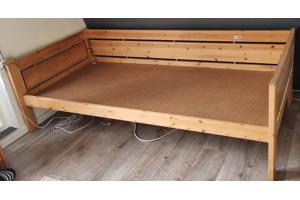 Eenpersoons grenen bed
