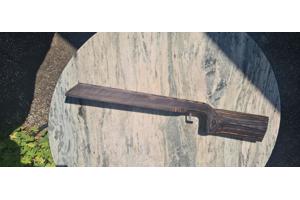 Vakkundig gemaakte custom laminaat benchrest kolf