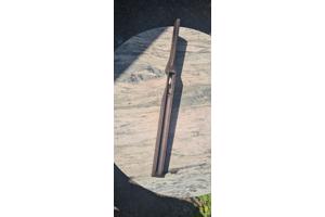 Vakkundig gemaakte custom laminaat benchrest kolf