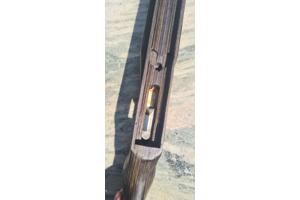 Vakkundig gemaakte custom laminaat benchrest kolf