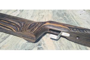 Vakkundig gemaakte custom laminaat benchrest kolf