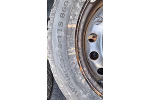 Autobanden met velg