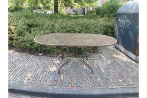 Gietijzeren tafel