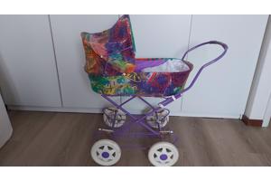 kinderwagen voor de pop