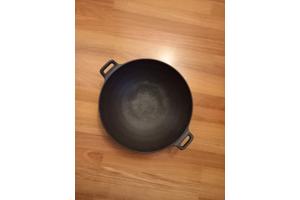 Gietijzeren wok in goede staat, diameter bovenkant 36,5 cm