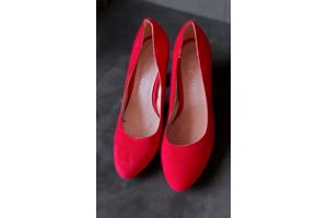 Rode pumps van Trend One, maat 38