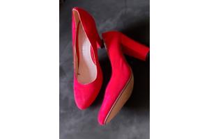 Rode pumps van Trend One, maat 38