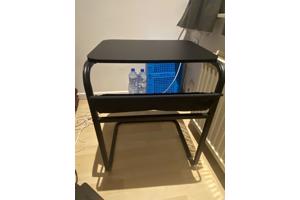 zwarte bijzettafel van ikea