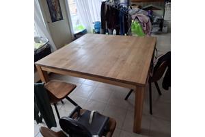 Vierkante tafel  uit hout