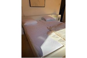 2PERSOONS BED(OMBOUW) MET VERSTELBARE LATTENBODEMS