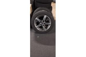 Licht metalen velgen en winterbanden