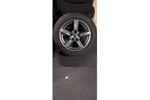 Licht metalen velgen en winterbanden