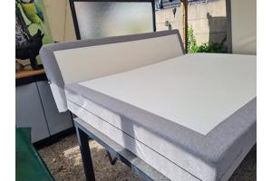 Box spring 220 * 160 gestoffeerd