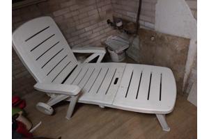 Ligbed wit