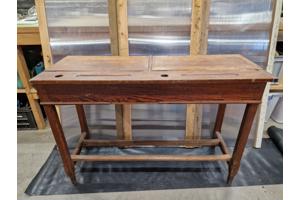 Schoolbank 127 cm breed , 48 cm diep en 85 cm hoog