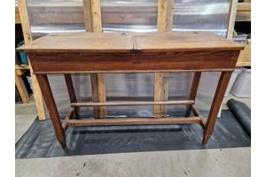 Schoolbank 127 cm breed , 48 cm diep en 85 cm hoog