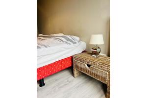 Twee persoons bed, 2 losse delen incl matrassen