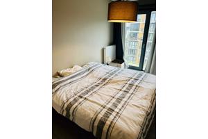 Twee persoons bed, 2 losse delen incl matrassen