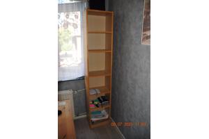 Mooie hoge en slanke boekenkast