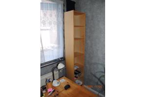 Mooie hoge en slanke boekenkast