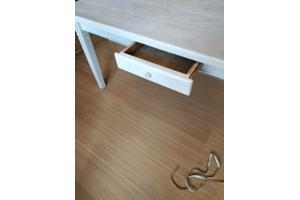 Tafel oud grenen white wash geverfd blad en poten wit