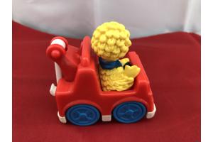 Sesamstraat Henson : yellow Big bird in takelauto garage