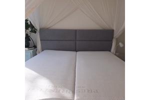 Boxspring 220 x 180 cm met hoofdbord en matrassen