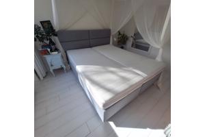 Boxspring 220 x 180 cm met hoofdbord en matrassen