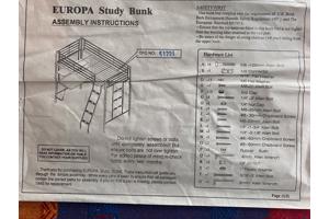 Leuk stapelbed met bureau.