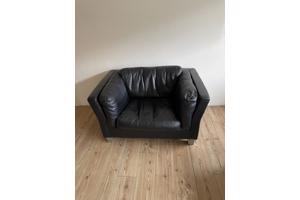 Zwart leren bank en love seat