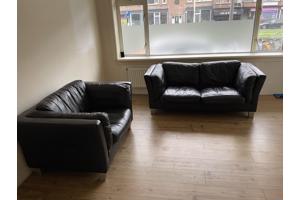 Zwart leren bank en love seat