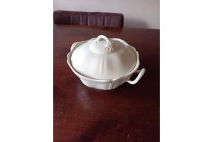 Wedgwood Queens Plain 2 dekschalen met deksel