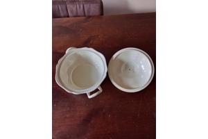 Wedgwood Queens Plain 2 dekschalen met deksel