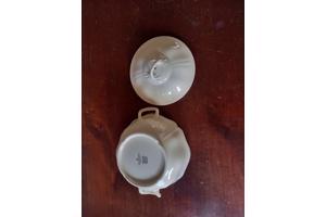 Wedgwood Queens Plain 2 dekschalen met deksel
