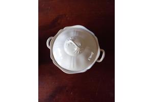 Wedgwood Queens Plain 2 dekschalen met deksel