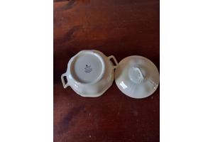 Wedgwood Queens Plain 2 dekschalen met deksel