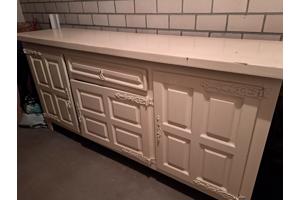 Gebruikt als commode, veel opbergruimte. Verdient tlc!
