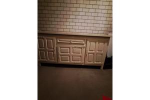 Gebruikt als commode, veel opbergruimte. Verdient tlc!