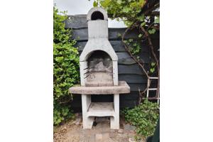Stenen BBQ met toebehoren