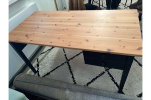 Bureau met laden 140x70cm goede staat
