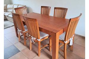 Eettafel en stoelen, prachtig sterk en mooi