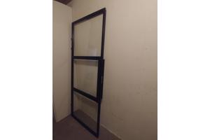 glazen binnendeur in metalen frame