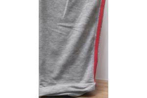 Broek grijs met rode zijstrepen L