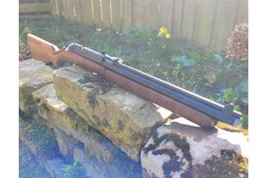 Sheridan pompbuks 5,05mm inclusief blikje pellets.