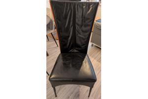 Mooie grote eettafel + 4 stoelen