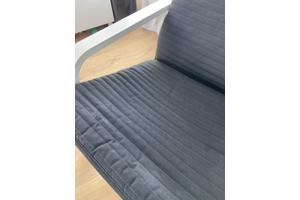 Stoel IKEA wit met zwart kussen