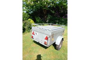 Te koop: Aanhangwagen met deksel afsluitbaar
