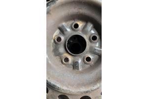 205/60R16 Winterbanden op stalen velgen met roest