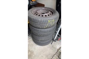 205/60R16 Winterbanden op stalen velgen met roest